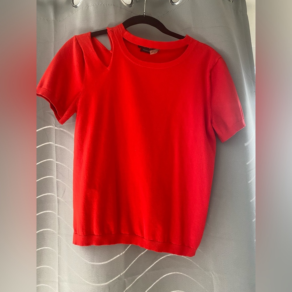 Alice and olivia red sweatshirt with cutout